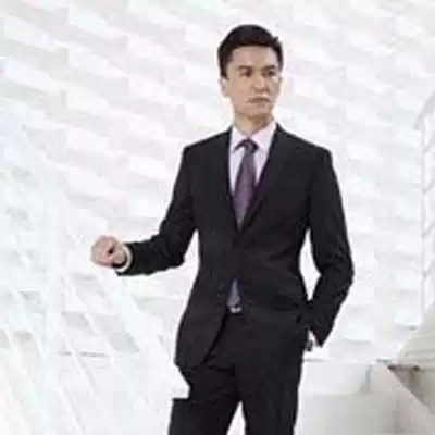 候奇文